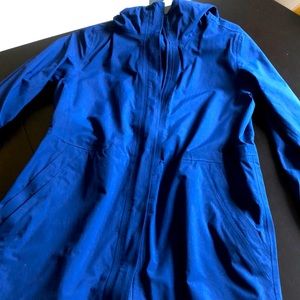 Lululemon size 6 rain coat